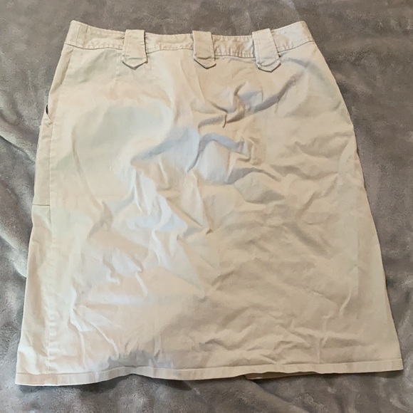 First issue women’s skirt - Picture 3 of 4